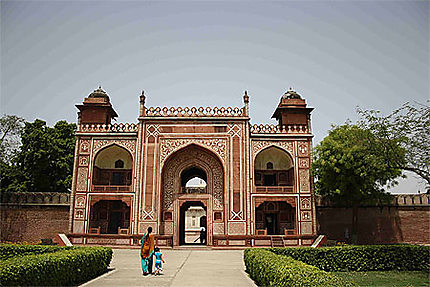 Entrée de Itimad-Ud-Daula