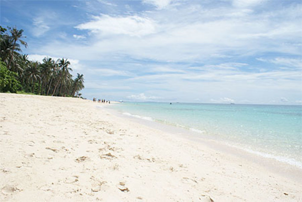 Plage de sable blanc paradisiaque