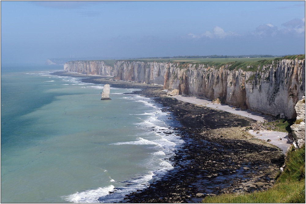 Les falaises et l'aiguille de Belval : Falaise : Étretat : Seine