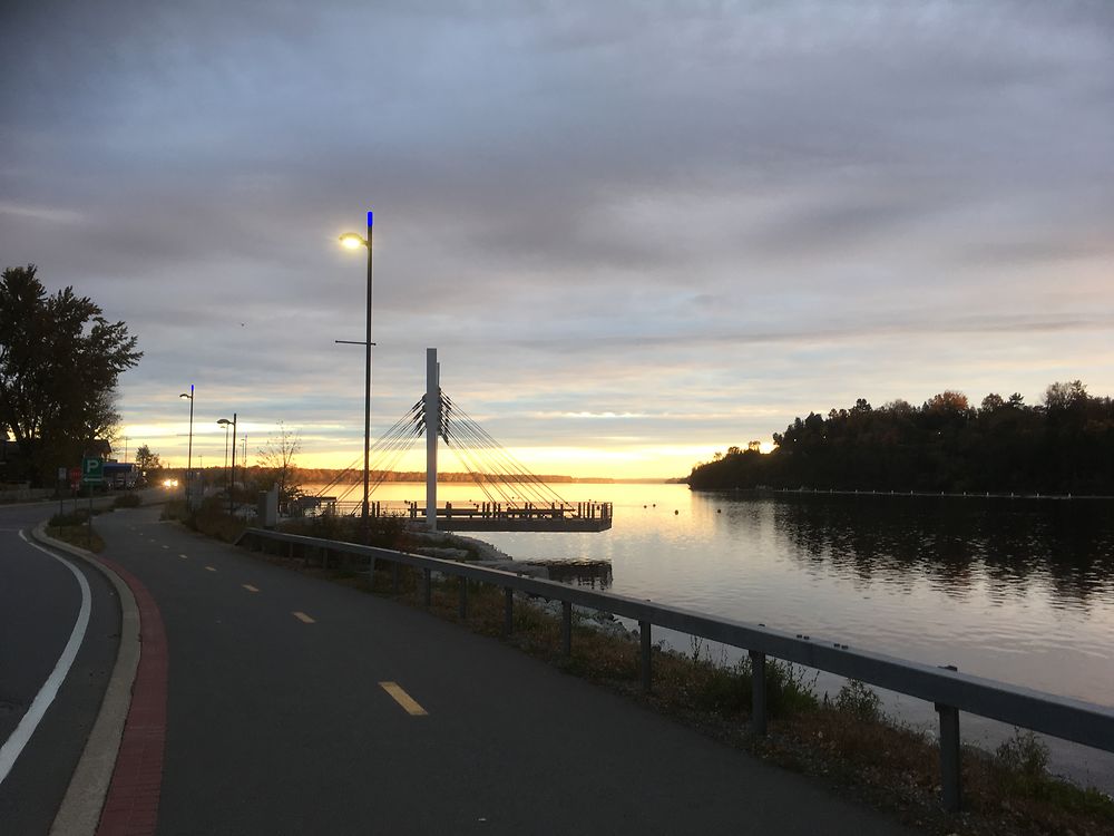 Lever du soleil à la Pointe-Gatineau, Canada