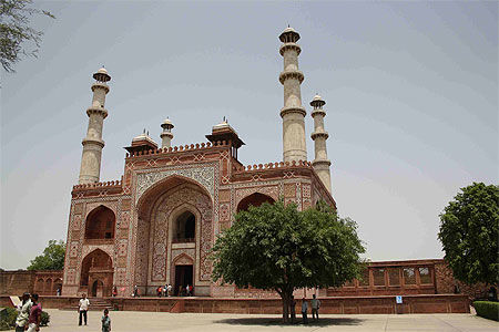 Entrée du mausolée d'Akbar