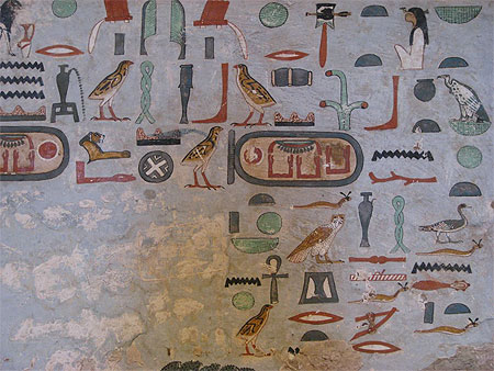 Tombe dans la vallée des Nobles (Assouan) Tombe dans la vallée des Nobles (Assouan)