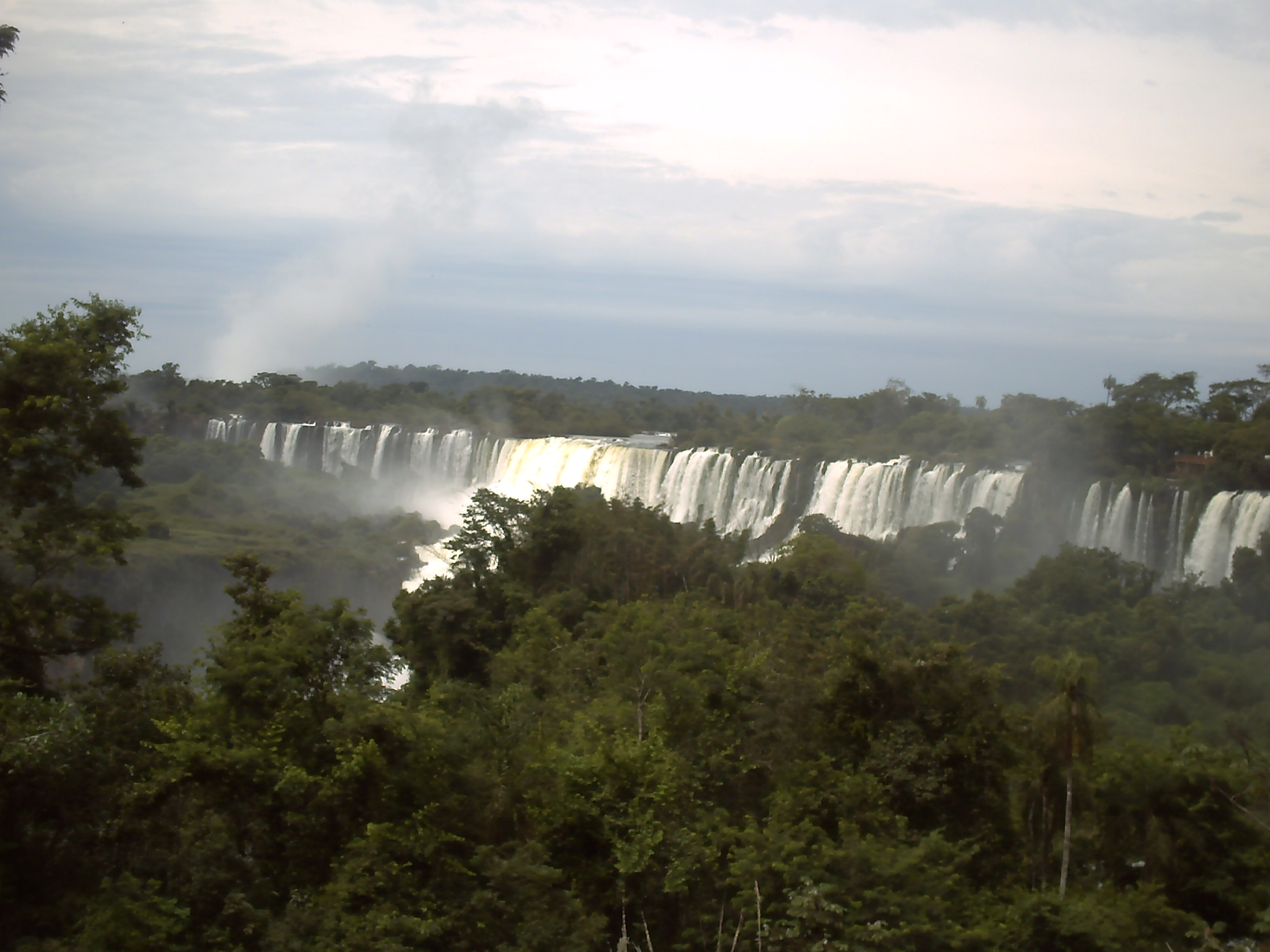 Les Chutes D'eau Iguazu : Cascades : Fleuve : Chutes D'Iguazú ...