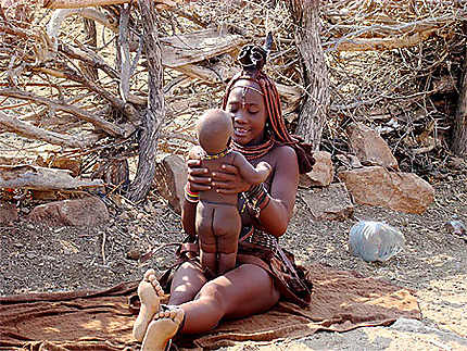 Jeune Femme Himba et son enfant