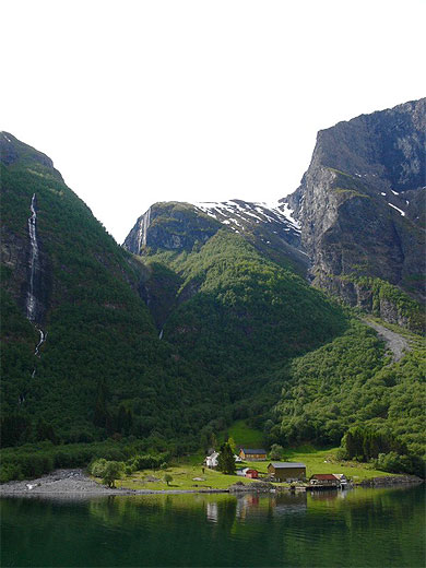 Dans un fjord de Norvège Dans un fjord de Norvège