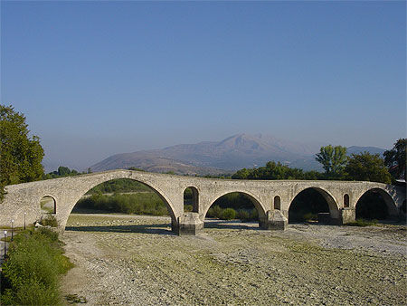 Le pont d'Arta.... sans eau