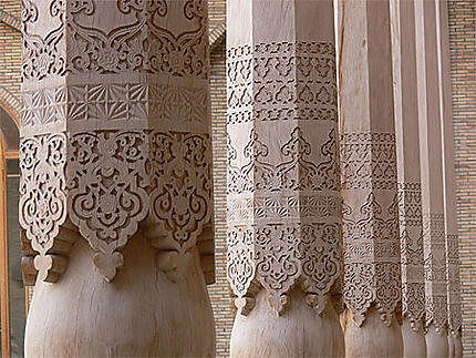Les piliers d'une mosquée à Tachkent