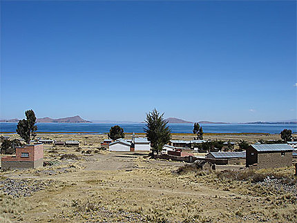 Village sur le Titicaca
