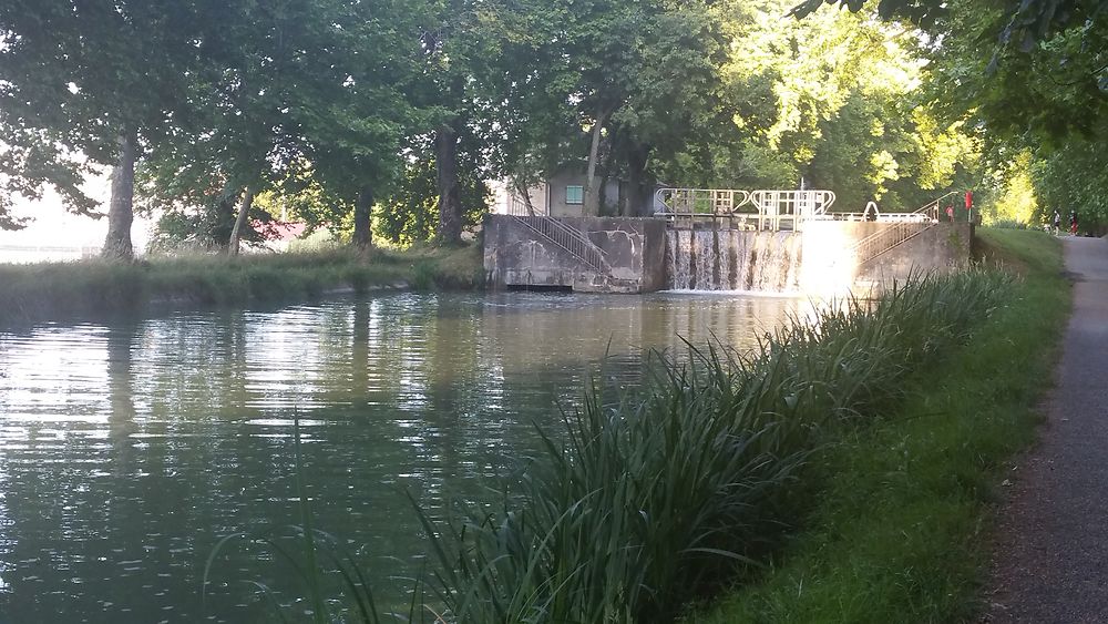 Ecluses près du pont canal de Moissac