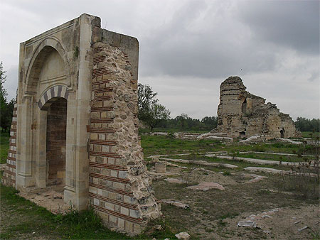 Ruines de l'ancien palais des sultans ottomans Ruines de l'ancien palais des sultans ottomans