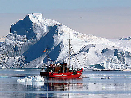 Navigation vers le glacier Eqi
