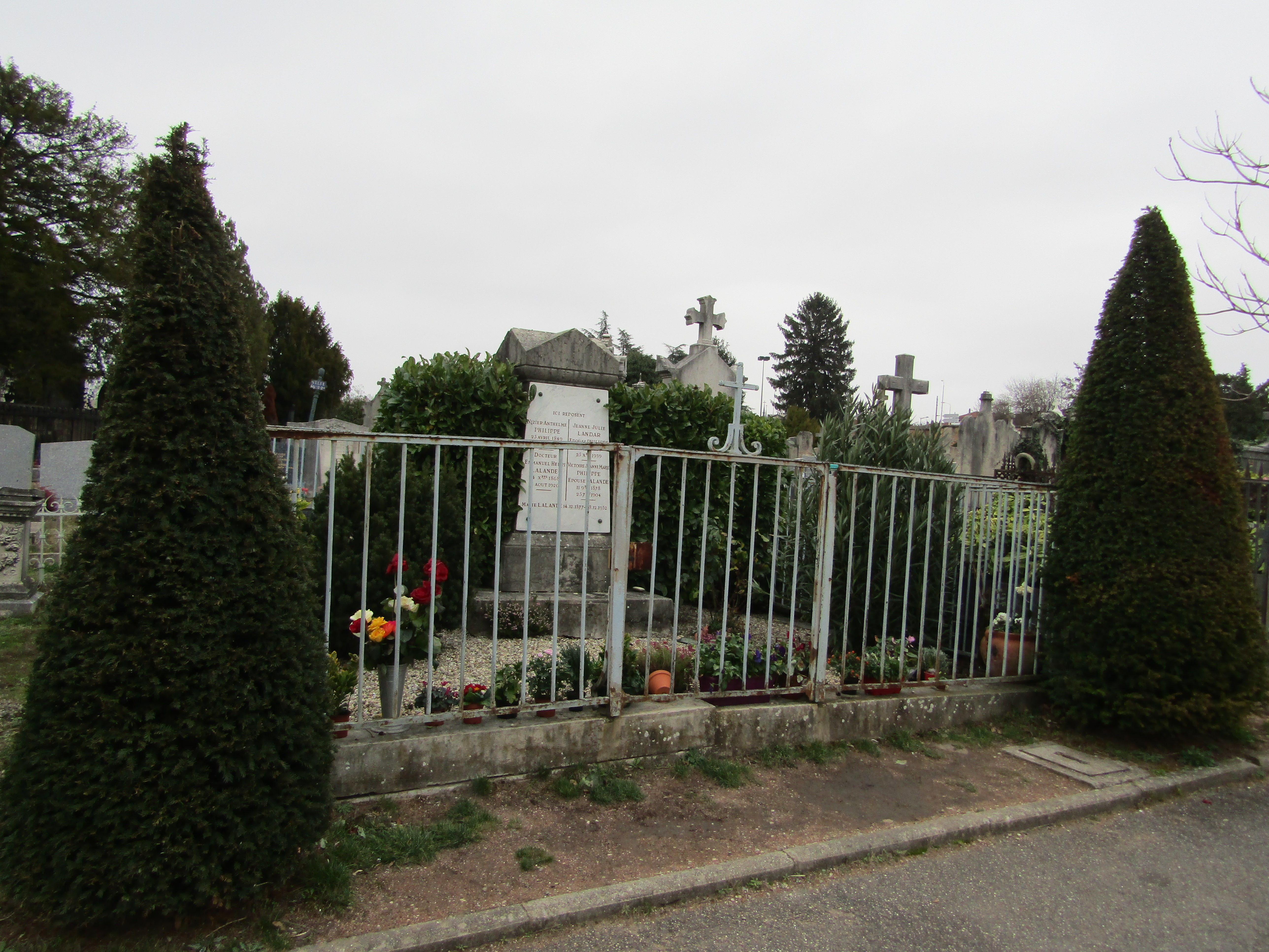 Tombe de Nizier Philippe, cimetière de Loyasse