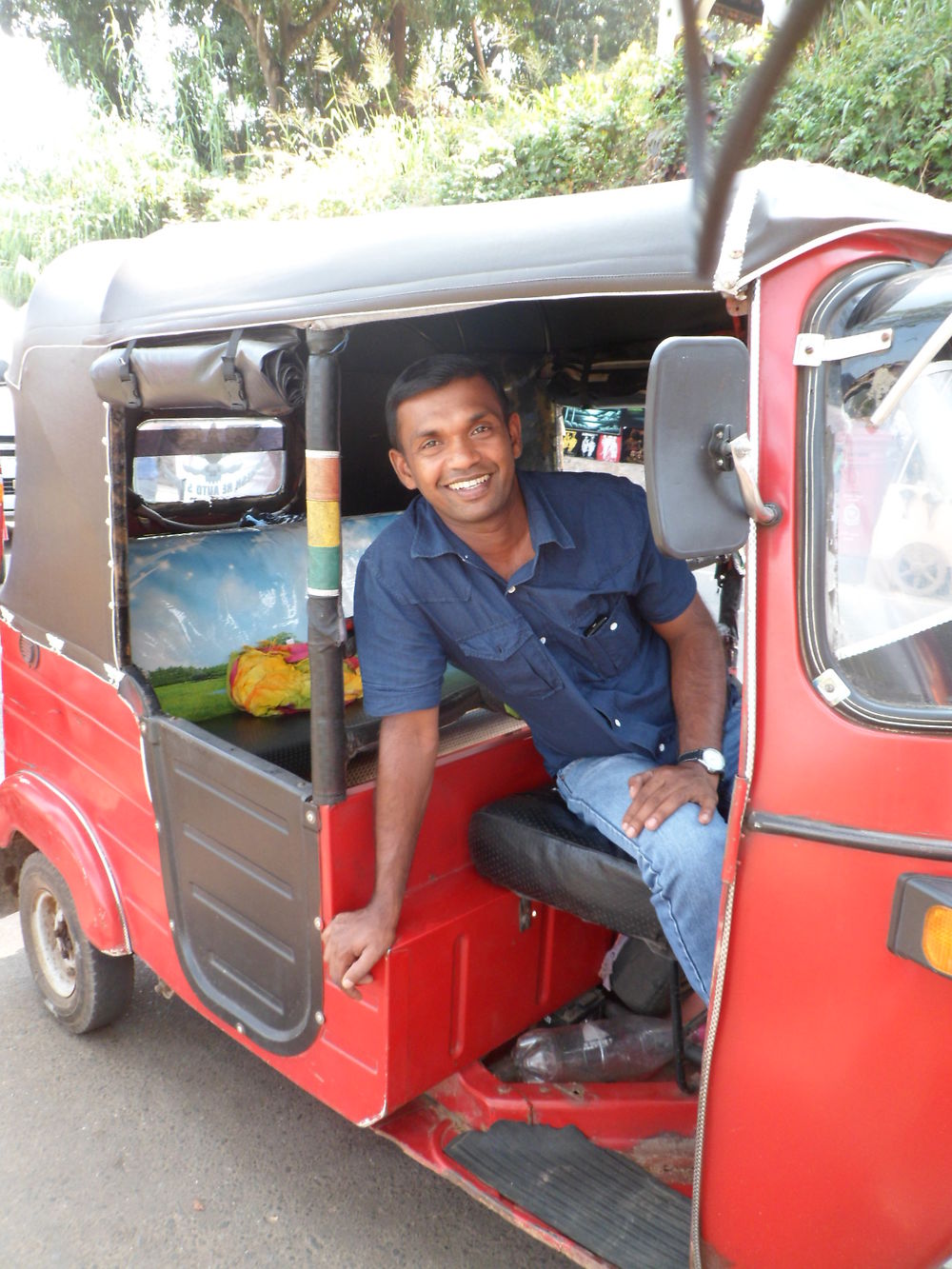 ROHANA Chauffeur TAXI et Tuktuk à KANDY - MIRAI