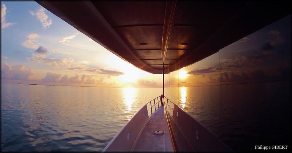 Effet Miroir :-) in board !! - Philomaldives Guide Maldives Effet Miroir :-) in board !! - Philomaldives Guide Maldives