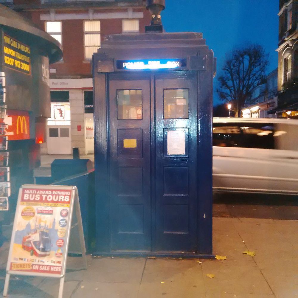 Re: Dr WHO (TARDIS) à Londres - janyphiphi