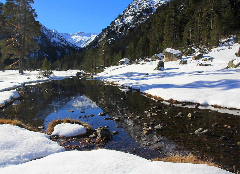 Dans les Hautes Pyrénées, teintes d'automne et blancheur hivernale - jem