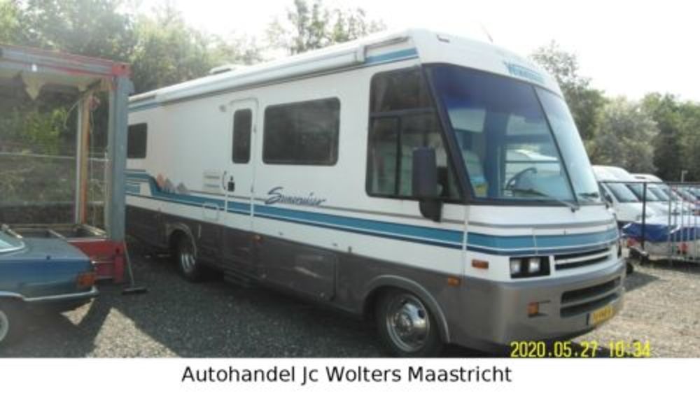 Re: Camping Car Américain Intégral (Poids lourd) - winnebago1