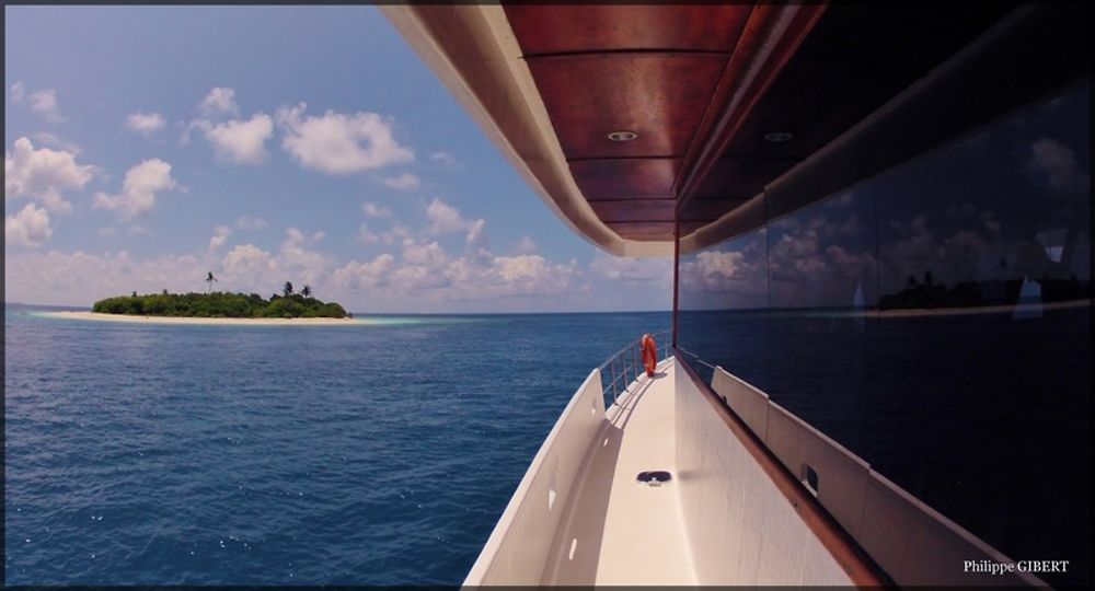 Effet Miroir :-) in board !! - Philomaldives Guide Maldives Effet Miroir :-) in board !! - Philomaldives Guide Maldives