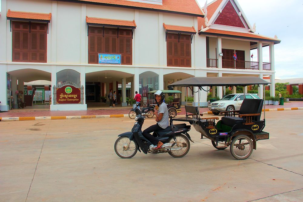 Visite guidée pour acheter son pass (Nouveau Checkpoint) + Infos - IzA-Cambodia