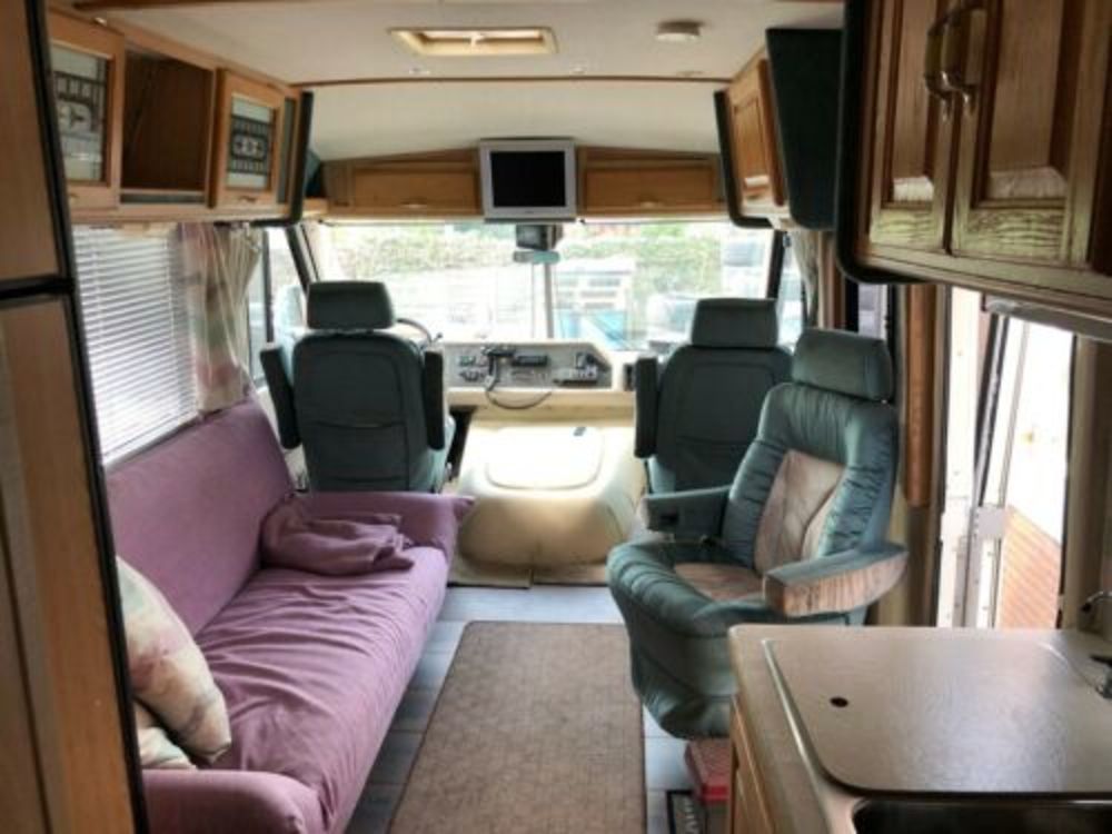 Re: Camping Car Américain Intégral (Poids lourd) - winnebago1