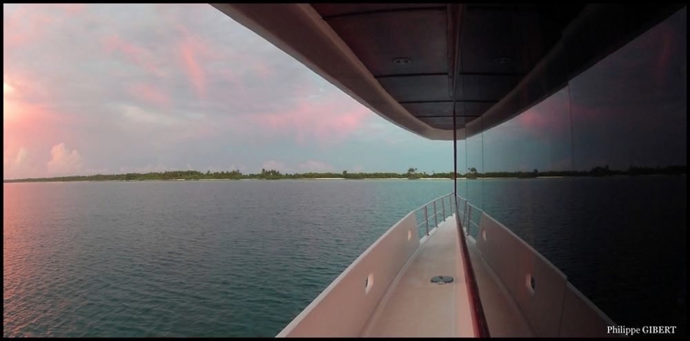 Effet Miroir :-) in board !! - Philomaldives Guide Maldives Effet Miroir :-) in board !! - Philomaldives Guide Maldives